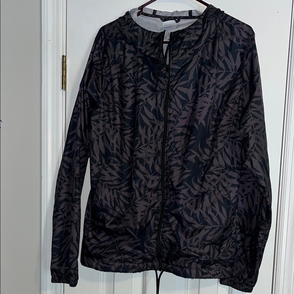 Columbia Women's Black Leaf Pattern Jacket